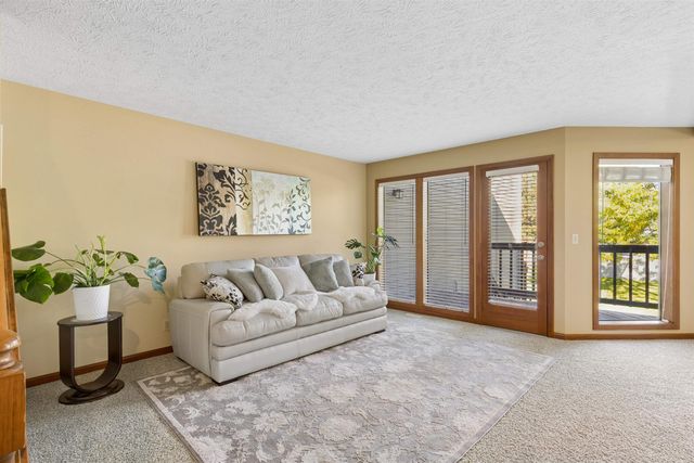 702 W Briar Cliff Ct, Spokane, WA 99218