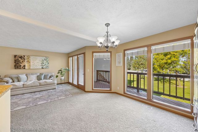 702 W Briar Cliff Ct, Spokane, WA 99218