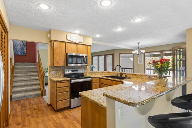 702 W Briar Cliff Ct, Spokane, WA 99218