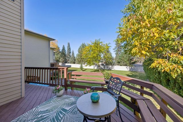 702 W Briar Cliff Ct, Spokane, WA 99218