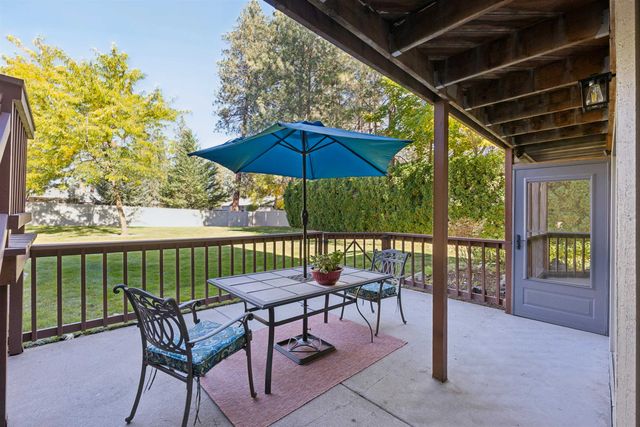 702 W Briar Cliff Ct, Spokane, WA 99218