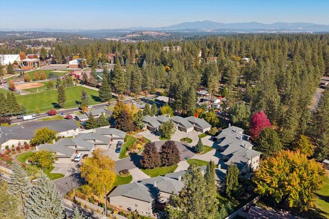 702 W Briar Cliff Ct, Spokane, WA 99218