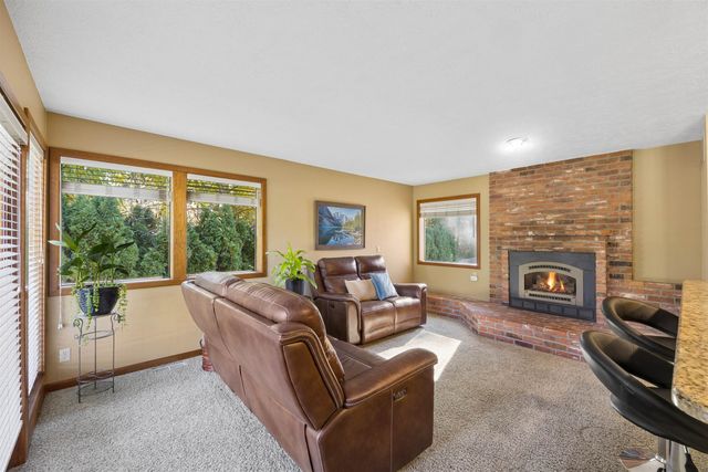 702 W Briar Cliff Ct, Spokane, WA 99218