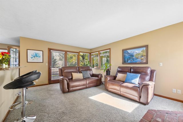 702 W Briar Cliff Ct, Spokane, WA 99218