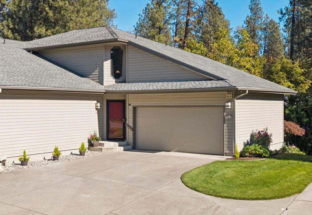 702 W Briar Cliff Ct, Spokane, WA 99218