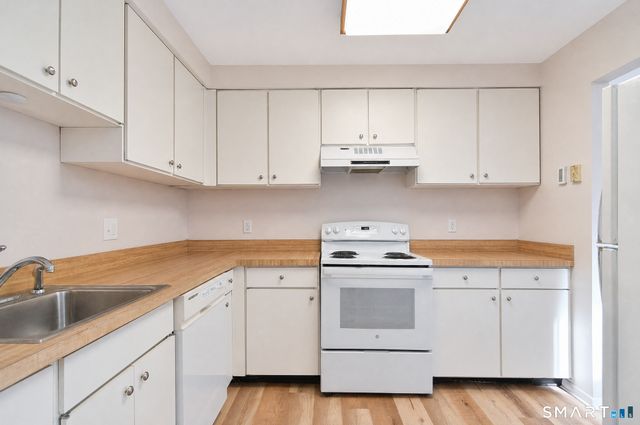 192 Ledge Drive 192, Torrington, CT 06790
