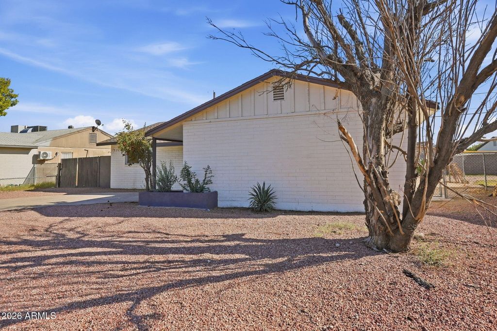6425 W ROSE Lane, Glendale, AZ 85301 — photo 2