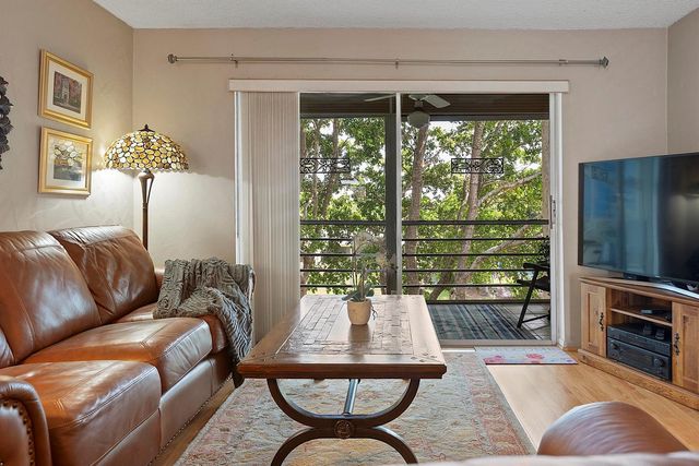 9370 Sunrise Lakes Boulevard 304, Sunrise, FL 33322