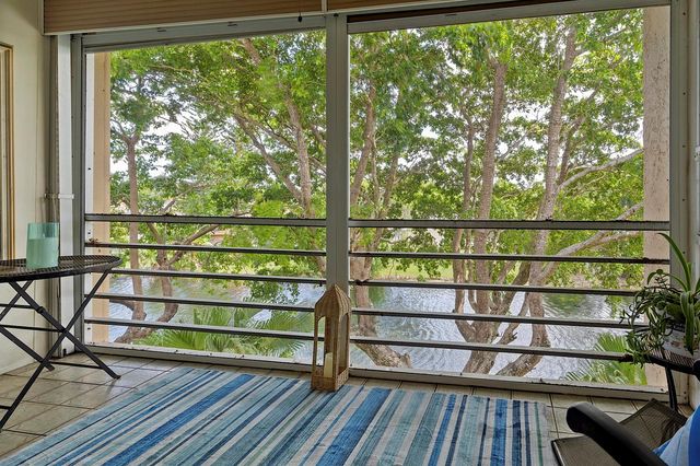 9370 Sunrise Lakes Boulevard 304, Sunrise, FL 33322