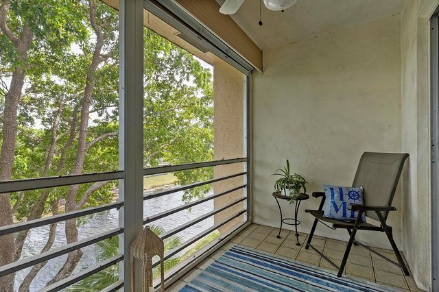 9370 Sunrise Lakes Boulevard 304, Sunrise, FL 33322