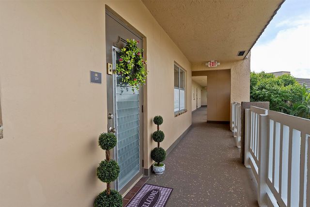 9370 Sunrise Lakes Boulevard 304, Sunrise, FL 33322