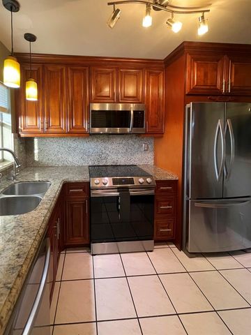 9370 Sunrise Lakes Boulevard 304, Sunrise, FL 33322