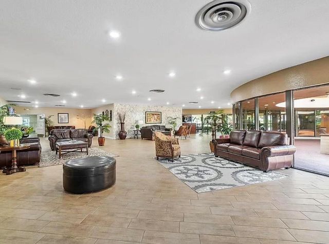 9370 Sunrise Lakes Boulevard 304, Sunrise, FL 33322
