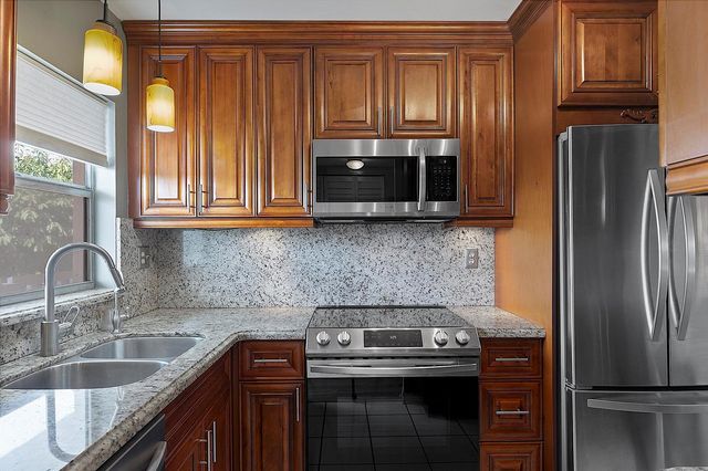 9370 Sunrise Lakes Boulevard 304, Sunrise, FL 33322