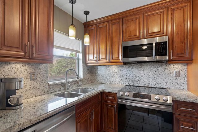 9370 Sunrise Lakes Boulevard 304, Sunrise, FL 33322