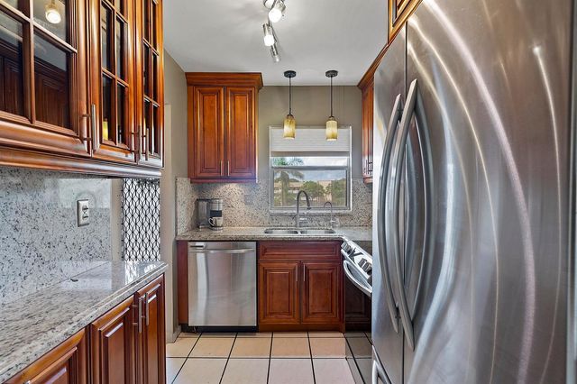 9370 Sunrise Lakes Boulevard 304, Sunrise, FL 33322