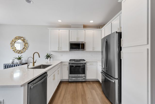 3S514 Barkley Avenue, Warrenville, IL 60555