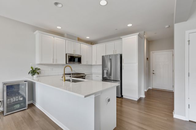 3S514 Barkley Avenue, Warrenville, IL 60555