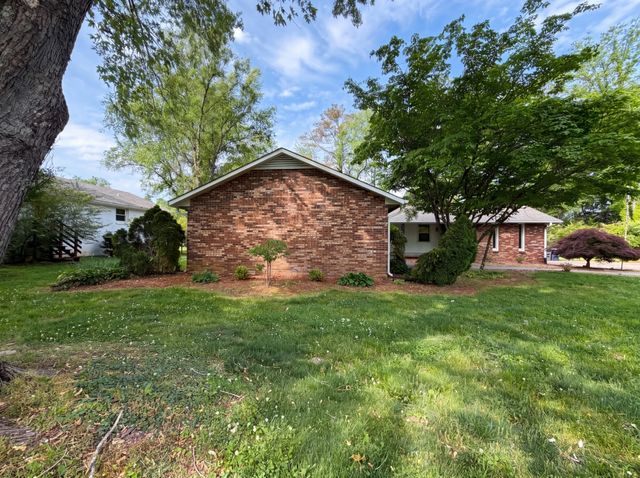 102 Lakewood Cir, Smyrna, TN 37167
