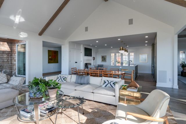 2526 Lakeshore Drive, Saugatuck Twp, MI 49408