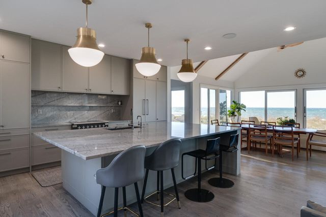 2526 Lakeshore Drive, Saugatuck Twp, MI 49408