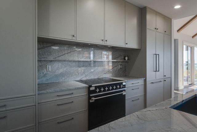 2526 Lakeshore Drive, Saugatuck Twp, MI 49408