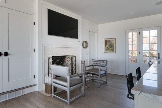 2526 Lakeshore Drive, Saugatuck Twp, MI 49408