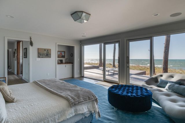 2526 Lakeshore Drive, Saugatuck Twp, MI 49408