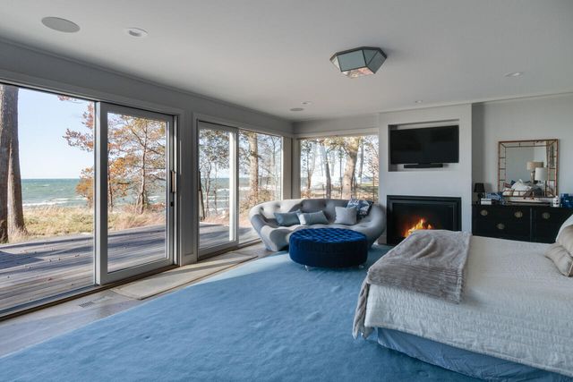 2526 Lakeshore Drive, Saugatuck Twp, MI 49408