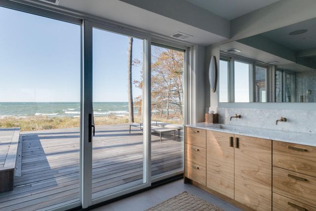 2526 Lakeshore Drive, Saugatuck Twp, MI 49408