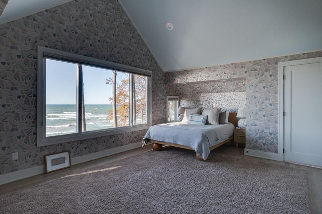 2526 Lakeshore Drive, Saugatuck Twp, MI 49408