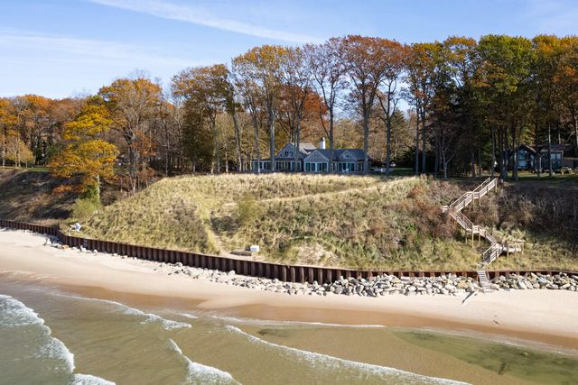 2526 Lakeshore Drive, Saugatuck Twp, MI 49408