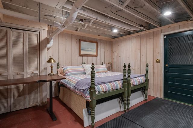 2526 Lakeshore Drive, Saugatuck Twp, MI 49408