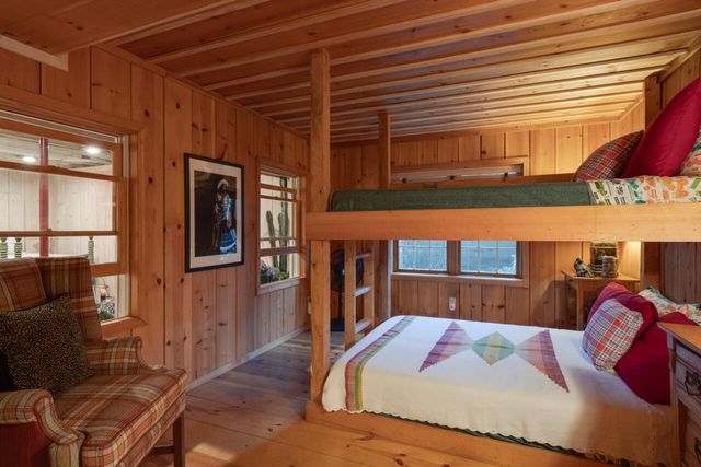 2526 Lakeshore Drive, Saugatuck Twp, MI 49408