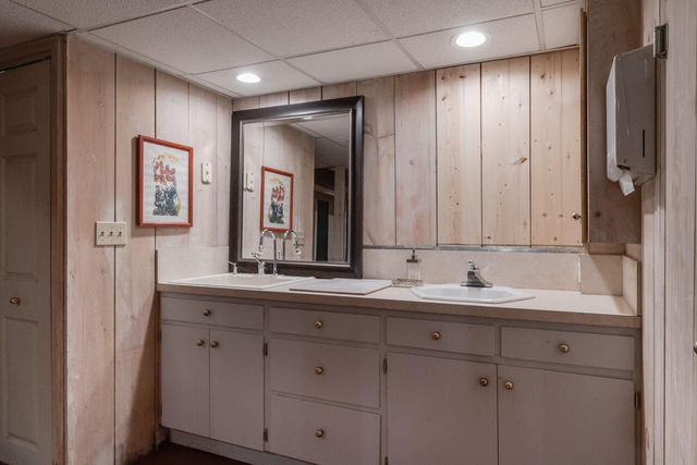 2526 Lakeshore Drive, Saugatuck Twp, MI 49408