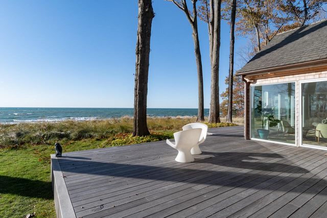 2526 Lakeshore Drive, Saugatuck Twp, MI 49408