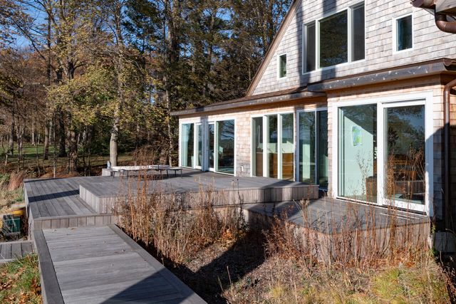 2526 Lakeshore Drive, Saugatuck Twp, MI 49408