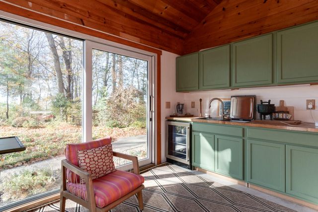 2526 Lakeshore Drive, Saugatuck Twp, MI 49408