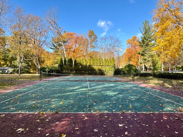 2526 Lakeshore Drive, Saugatuck Twp, MI 49408