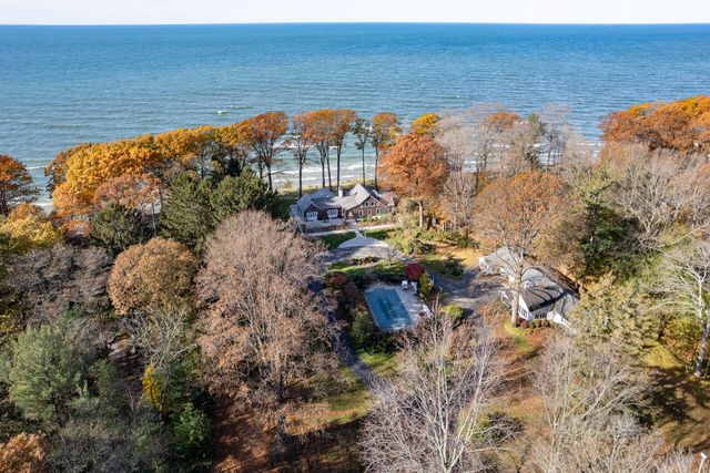 2526 Lakeshore Drive, Saugatuck Twp, MI 49408