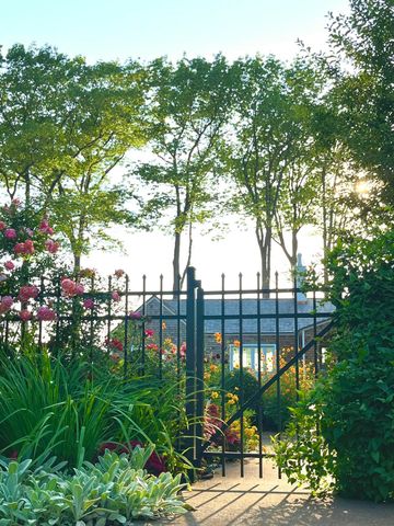 2526 Lakeshore Drive, Saugatuck Twp, MI 49408