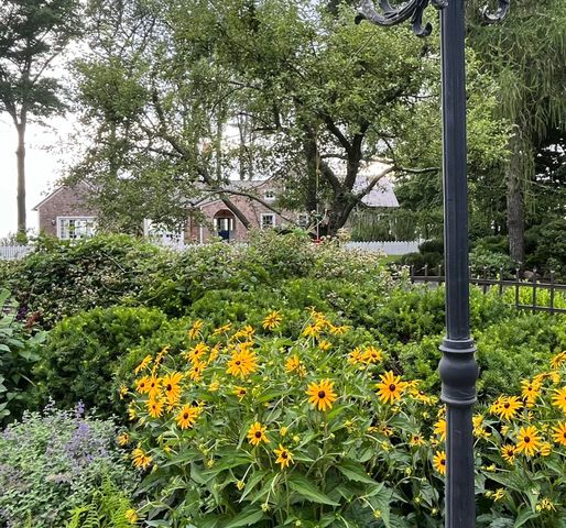 2526 Lakeshore Drive, Saugatuck Twp, MI 49408