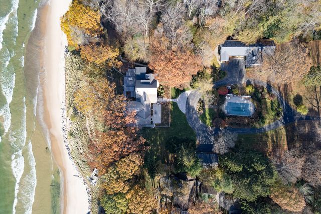 2526 Lakeshore Drive, Saugatuck Twp, MI 49408