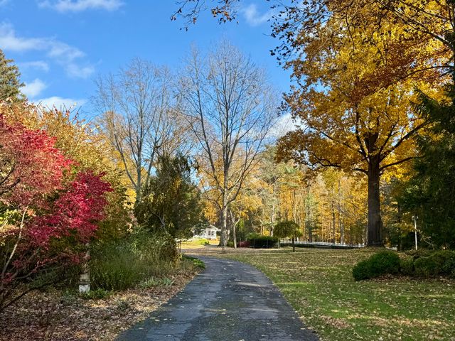 2526 Lakeshore Drive, Saugatuck Twp, MI 49408