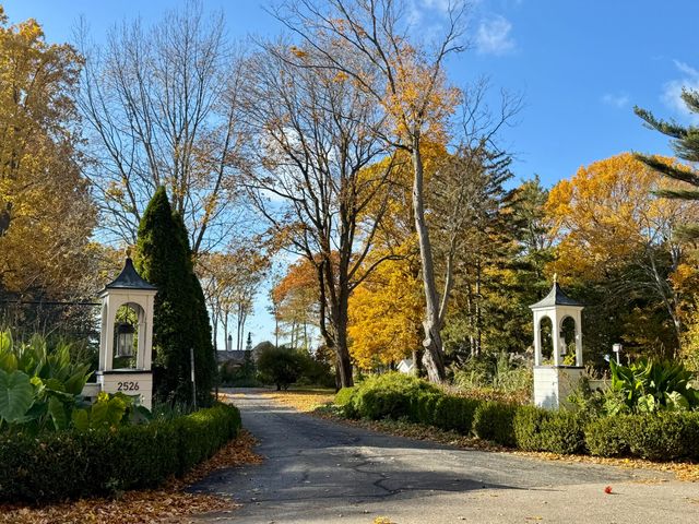 2526 Lakeshore Drive, Saugatuck Twp, MI 49408