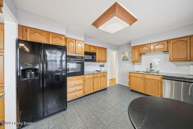 333 Kenwood Hill Rd, Louisville, KY 40214