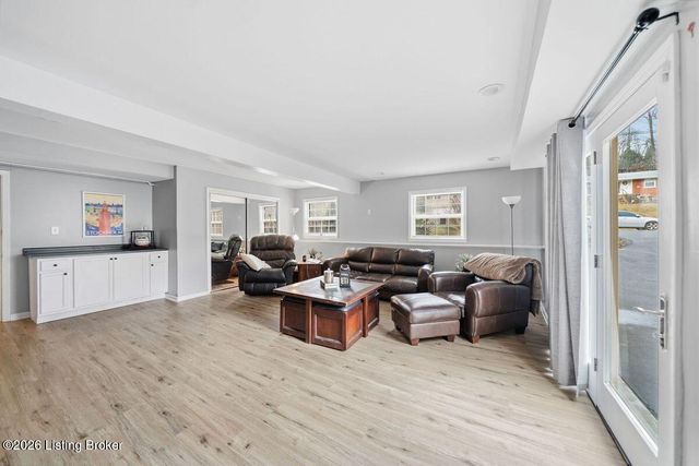 333 Kenwood Hill Rd, Louisville, KY 40214