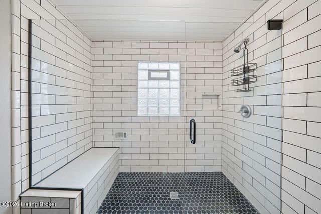 333 Kenwood Hill Rd, Louisville, KY 40214