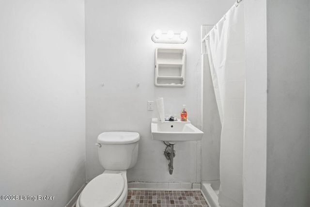 333 Kenwood Hill Rd, Louisville, KY 40214