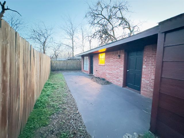 1206 Earl Street, Commerce, TX 75428